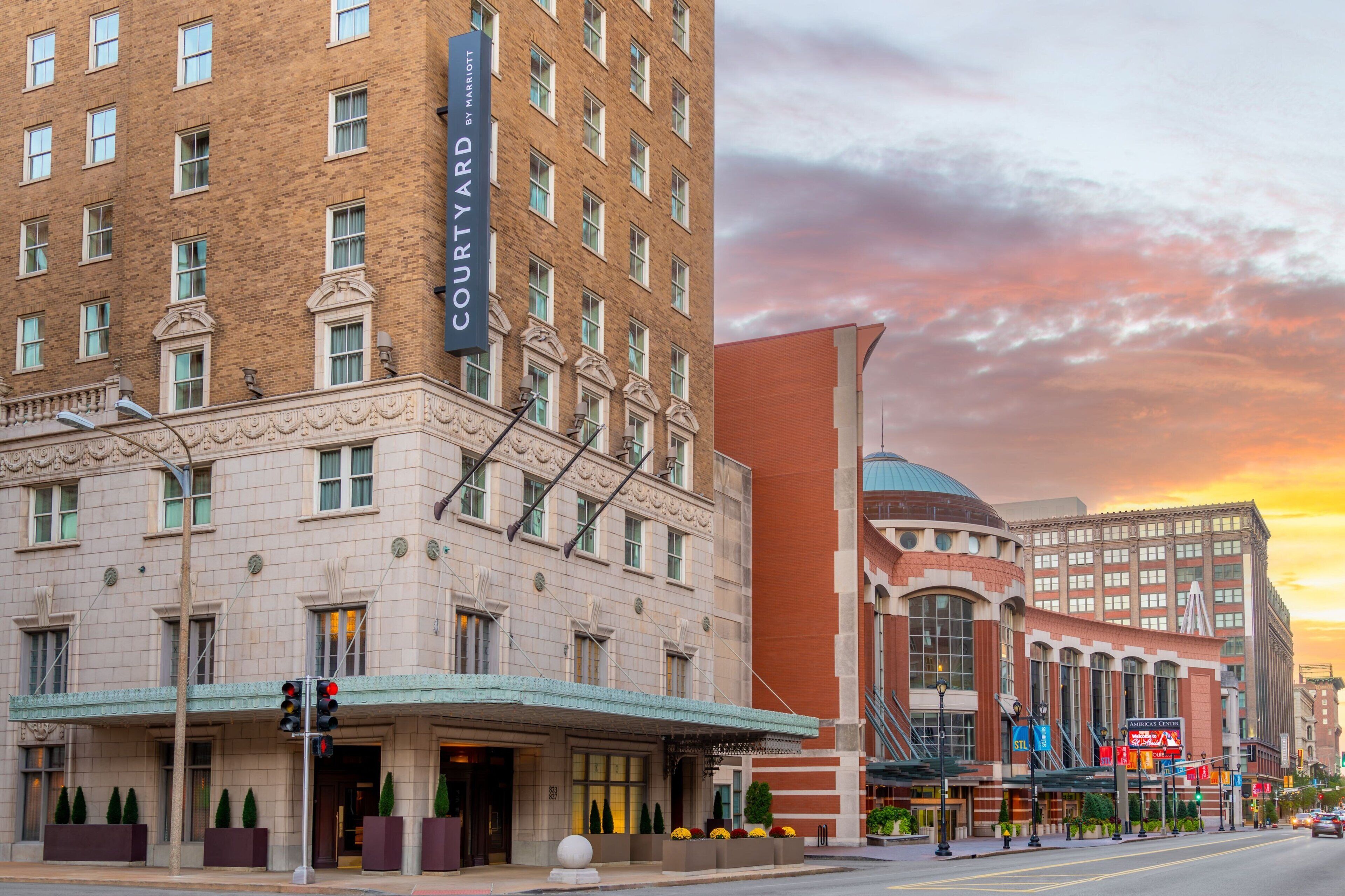 Courtyard St. Louis Downtown/Convention Center exterior